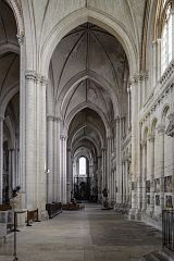 Bild "Poitiers_Kathedrale_innen_01.jpg"